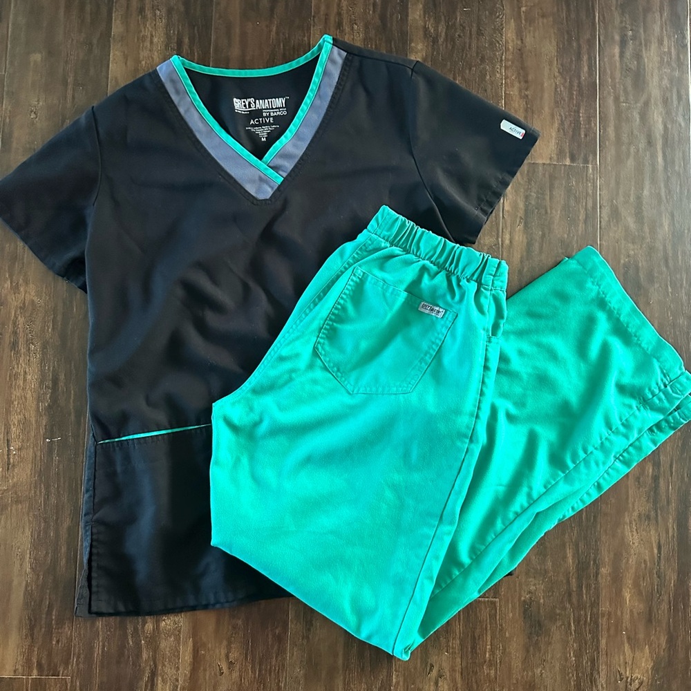 Grey’s Anatomy scrubs by barco v-neck set